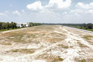 West Port, Pulau Indah