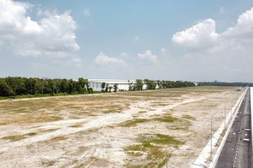 West Port, Pulau Indah