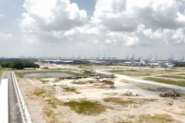 West Port, Pulau Indah