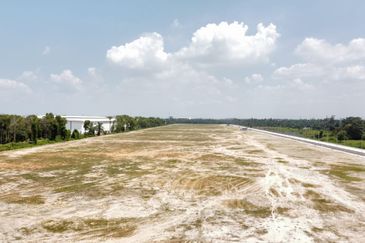 West Port, Pulau Indah