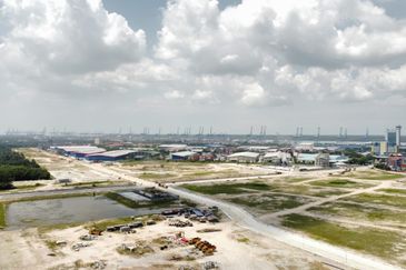 West Port, Pulau Indah