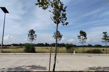 West Port, Pulau Indah