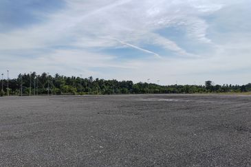 West Port, Pulau Indah