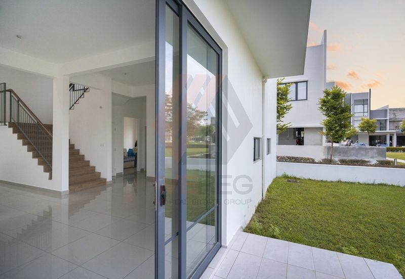 Lucent Residence @ twentyfive.7