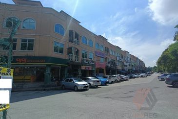 3 Storey Shop for Sale Bandar Puteri Puchong Facing Open Area