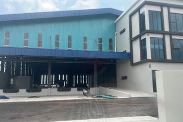 West Port, Pulau Indah