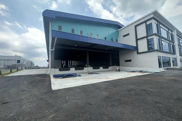 West Port, Pulau Indah