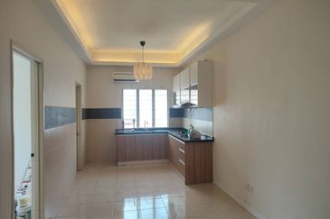 Renovated Townhouse Taman Tasik Puchong