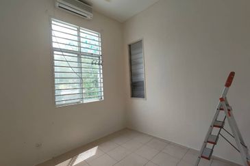 Renovated Townhouse Taman Tasik Puchong