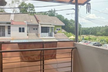 Renovated Townhouse Taman Tasik Puchong