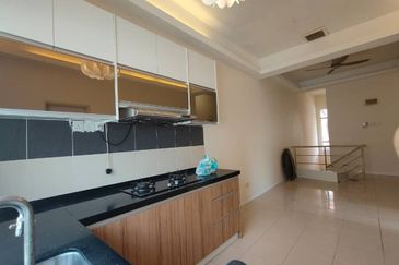 Renovated Townhouse Taman Tasik Puchong