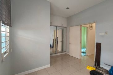 Renovated Townhouse Taman Tasik Puchong