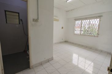 Pangsapuri Bukit Awansari (OG Court)