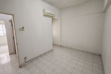 Pangsapuri Bukit Awansari (OG Court)