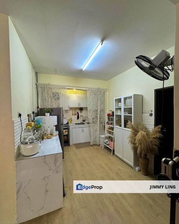 Fully Renovated Single Storey Alam Idaman Taman Tasik Puchong End Lot, Selangor, Puchong