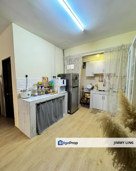 Fully Renovated Single Storey Alam Idaman Taman Tasik Puchong End Lot, Selangor, Puchong