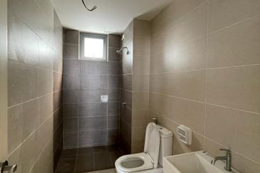 Gravit8 @ Klang South