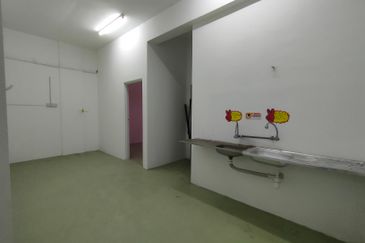 Pusat Perdagangan Intania