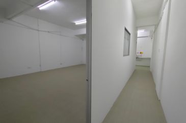 Pusat Perdagangan Intania