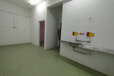 Pusat Perdagangan Intania