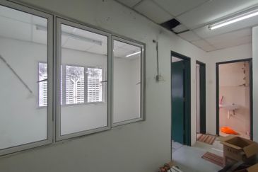 Pusat Perdagangan Intania