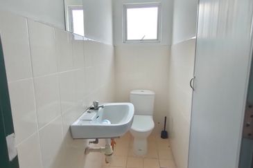 Pusat Perdagangan Intania