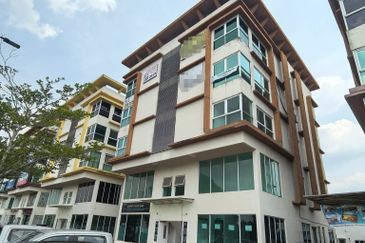 D' Kebun Commercial Centre Jln Kebun for sale