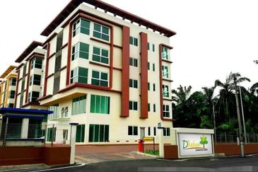 D' Kebun Commercial Centre Jln Desa Putera 