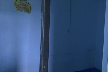 D' Kebun Commercial Centre Jln Desa Putera 