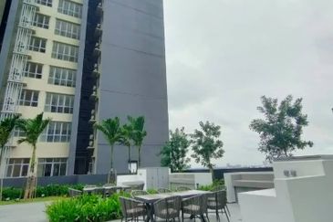 Gravit8 @ Klang South