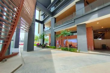 Gravit8 @ Klang South