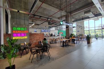 Gravit8 @ Klang South