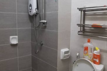 Gravit8 @ Klang South