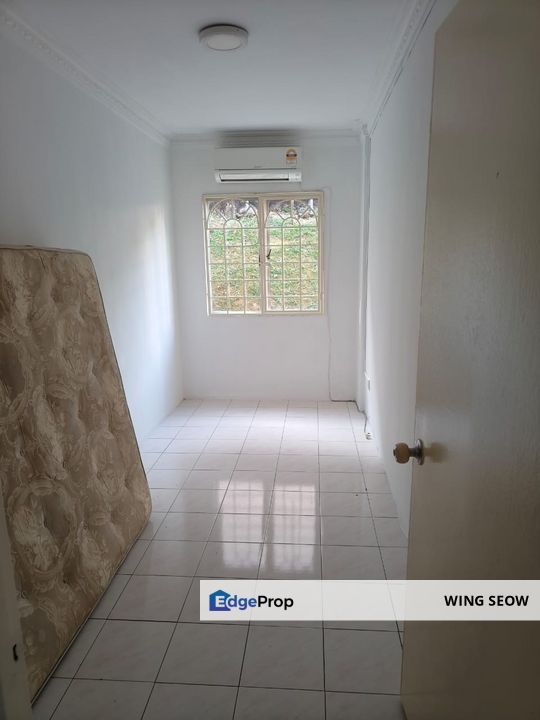 Saujana Apartment Damansara Damai 1st floor for rent ready move in Nice and clean kitchen cabinet fridge, Selangor, Damansara Damai