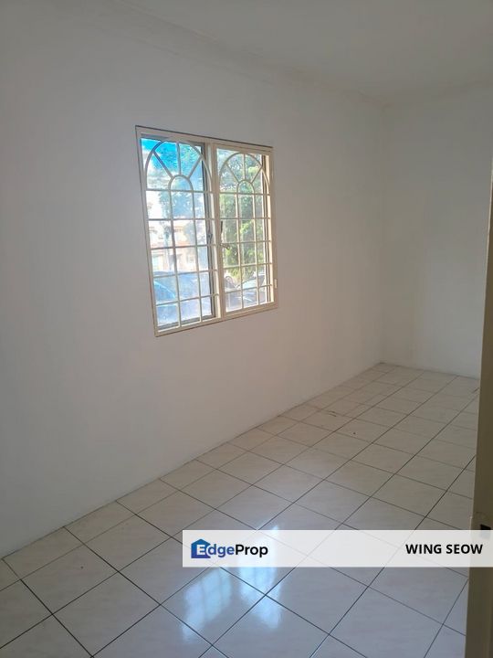 Saujana Apartment Damansara Damai 1st floor for rent ready move in Nice and clean kitchen cabinet fridge, Selangor, Damansara Damai