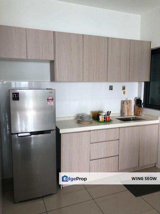 The henge condominium for rent Fully furnished Lake view mid floor 2 carparks near lift Kepong Metropolitan MRt2 station, Kuala Lumpur, Kepong