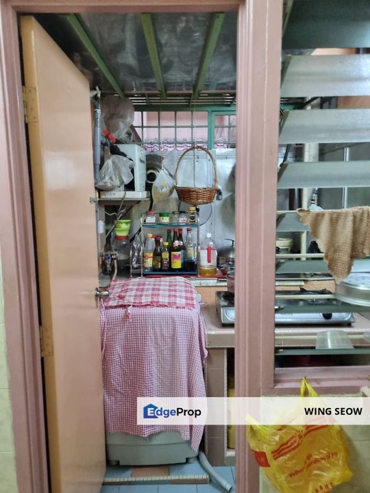 Renovated Selasih Apartment Damansara Damai For sale Full loan 100% cash back 1 carpark With lift Non bumi 2nd floor PJ kepong KL, Selangor, Damansara Damai
