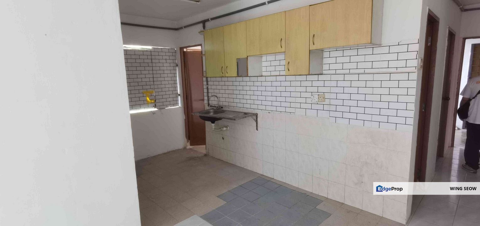 Lestari Apartment Damansara damai For rent Block F 2a Floor Full tiles clean and cozy Ready Move in, Selangor, Damansara Damai