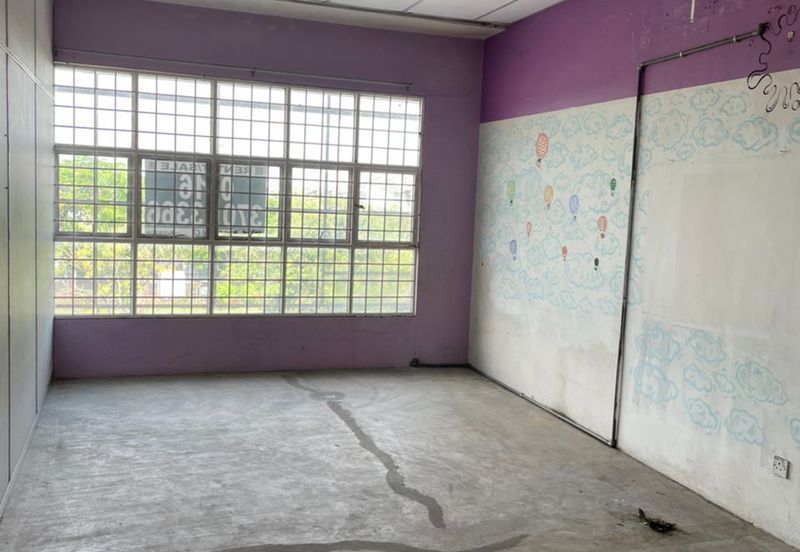 Shop Office for Rent in Bandar Puteri Klang same row with Ambank 