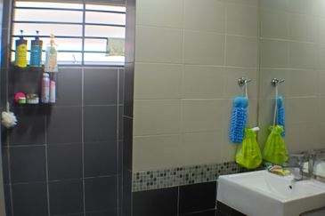 2 Storey Terrace House at Bandar Bukit Raja, Ellis, Jalan Sumazau