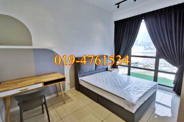 Queens Residences @ Queens Waterfront