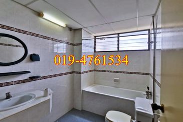 Twin Towers, Ratu Mutiara