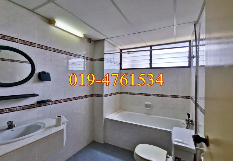 Twin Towers, Ratu Mutiara