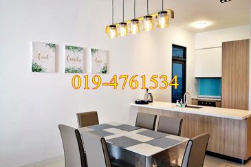 Queens Residences @ Queens Waterfront