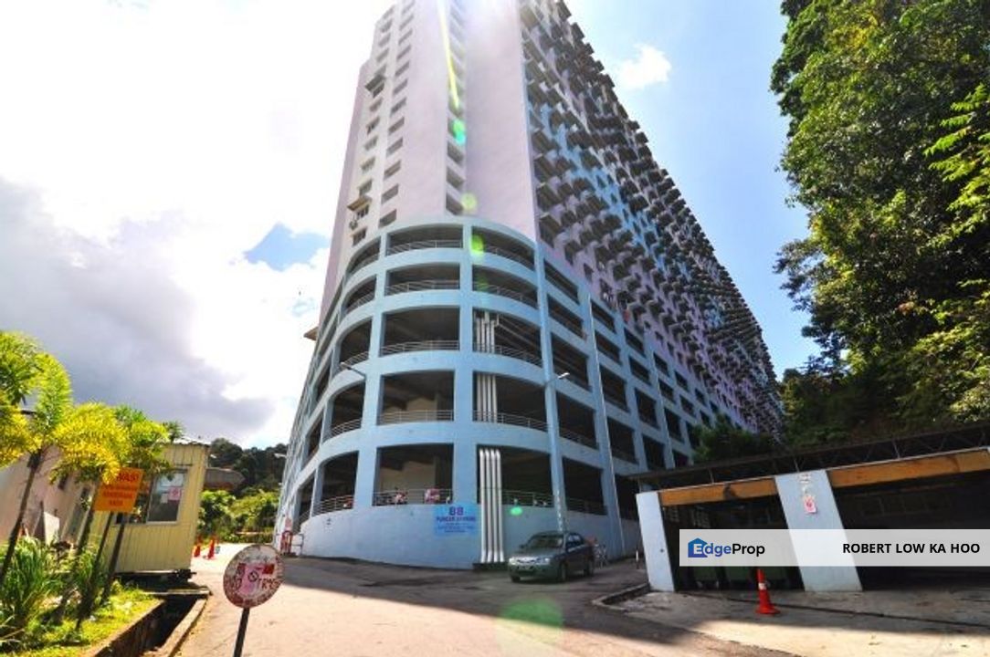 Partly Renovated : PUNCAK ERSKINE Apartment in Tanjung Tokong ( For Sale ), Penang, Tanjung Tokong