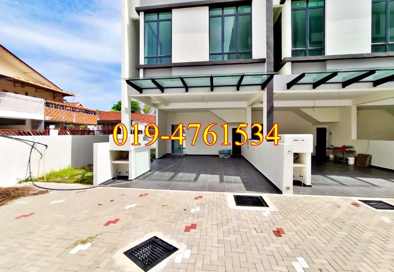 8 Babington Residence