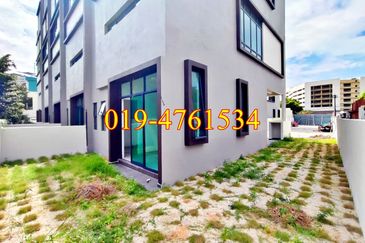 8 Babington Residence