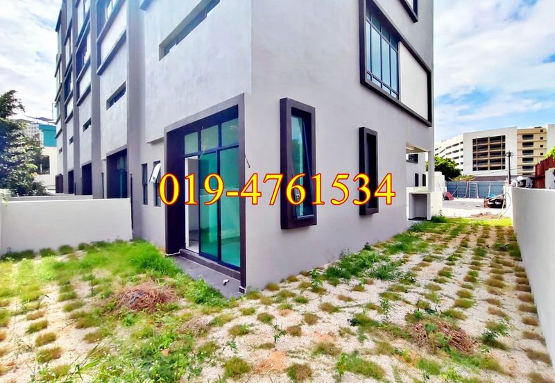 8 Babington Residence