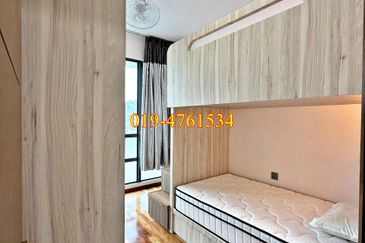 Queens Residences @ Queens Waterfront