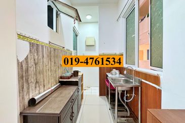 Arasia Perdana (The Clovers)